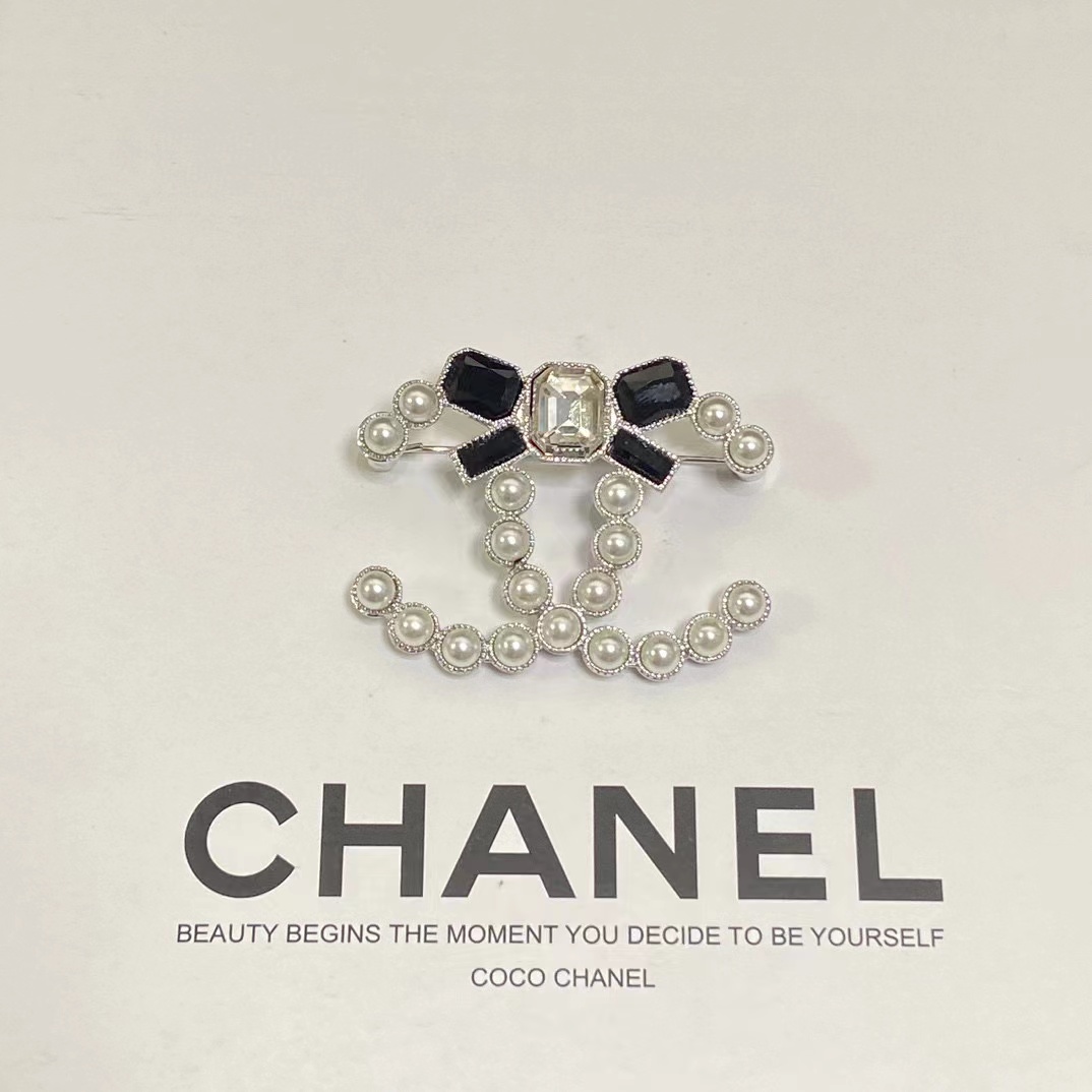 CHANE1 白黒パールブローチ【50％割引+送料無料】