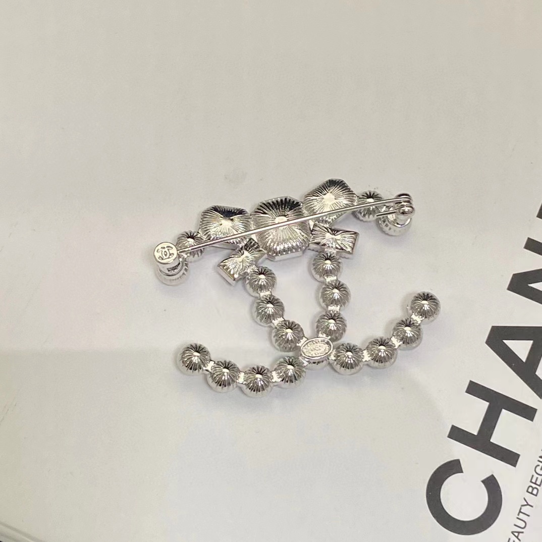 CHANE1 白黒パールブローチ【50％割引+送料無料】