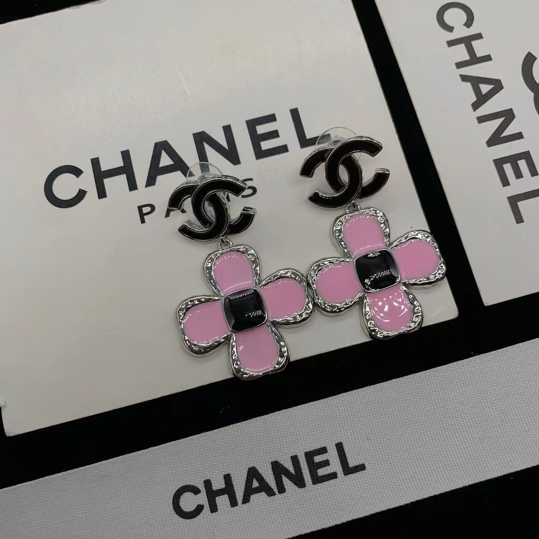 CHANE1 ダブルC 四つ葉のクローバー イヤリング【50％割引+送料無料】