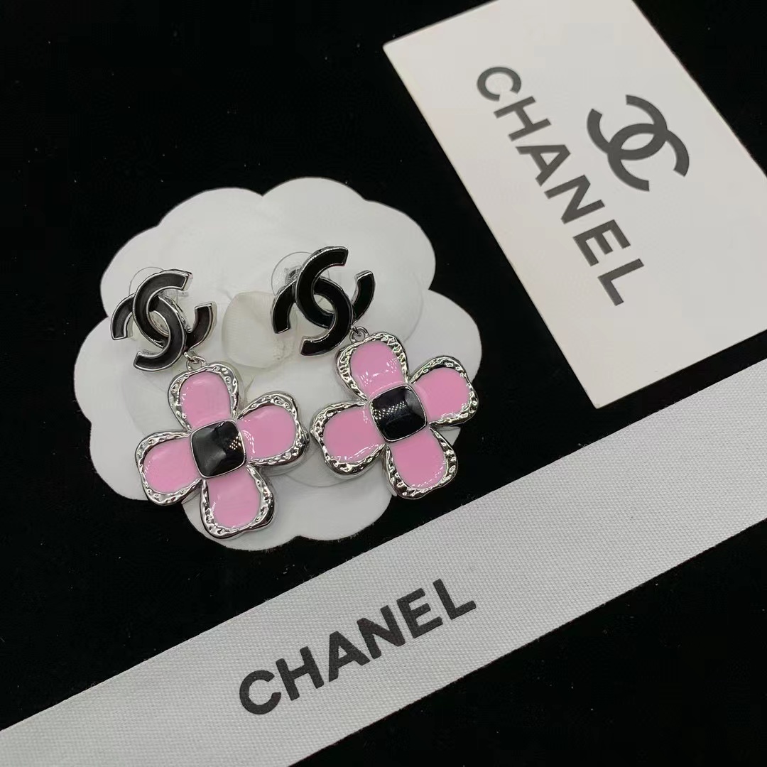 CHANE1 ダブルC 四つ葉のクローバー イヤリング【50％割引+送料無料】