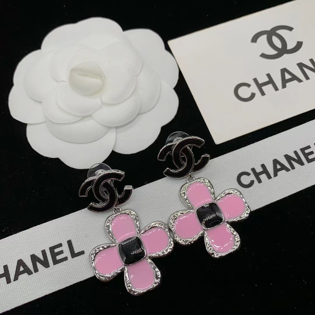 CHANE1 ダブルC 四つ葉のクローバー イヤリング【50％割引+送料無料】