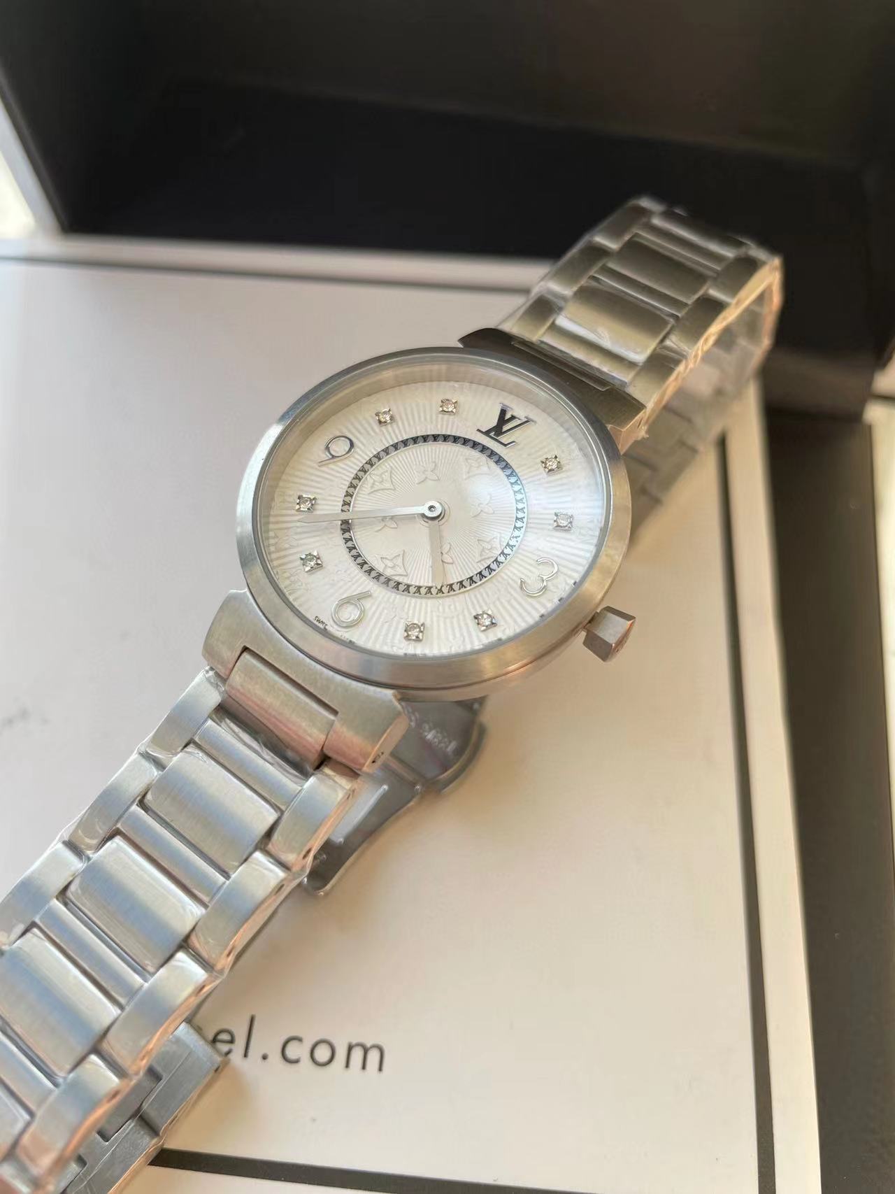 LV ラウンドスチールバンド レディースウォッチ【50％割引+送料無料】