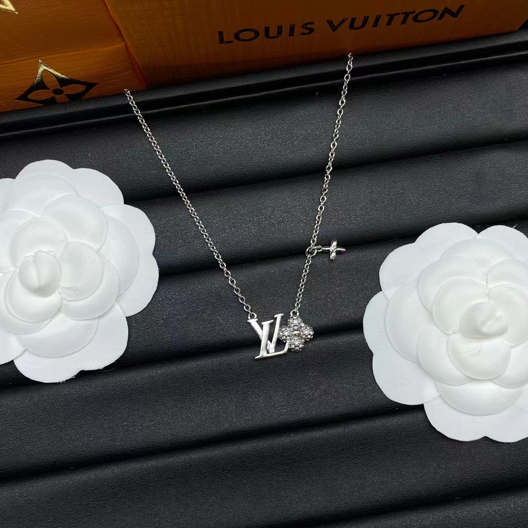LV 四つ葉のクローバー ネックレス【50％割引+送料無料】