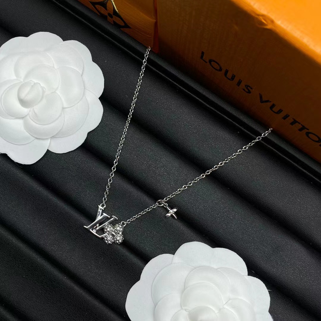 LV 四つ葉のクローバー ネックレス【50％割引+送料無料】