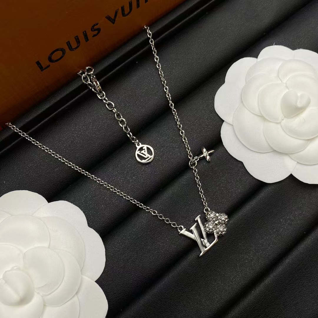 LV 四つ葉のクローバー ネックレス【50％割引+送料無料】