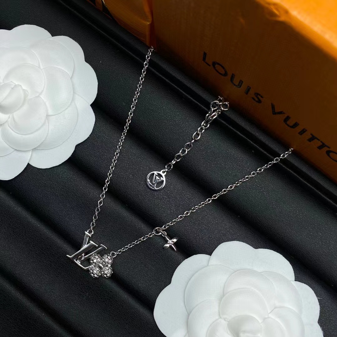 LV 四つ葉のクローバー ネックレス【50％割引+送料無料】