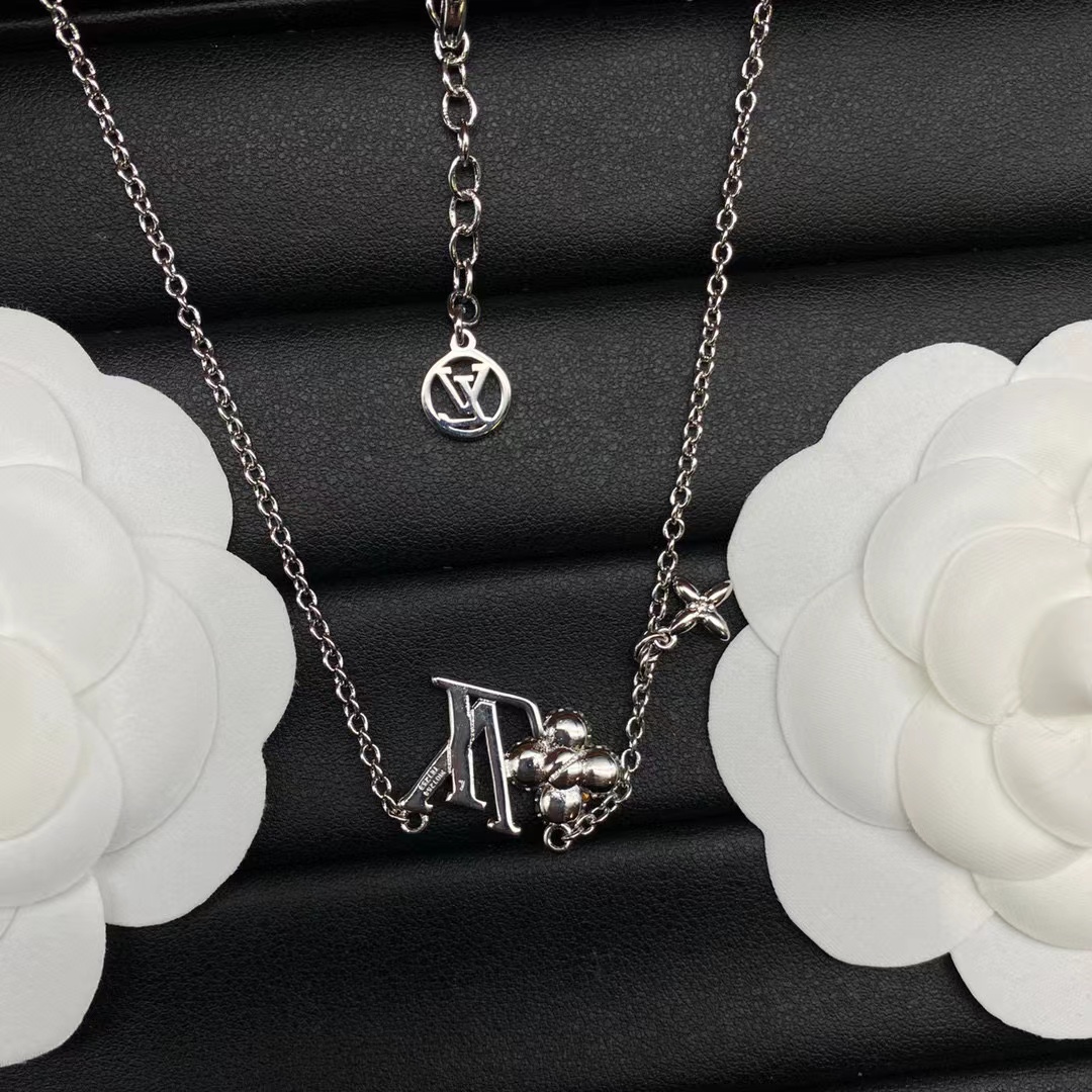 LV 四つ葉のクローバー ネックレス【50％割引+送料無料】