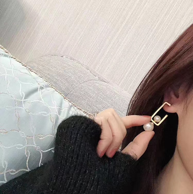 DI0R スクエア ダブルパール スタッドピアス【50％割引+送料無料】