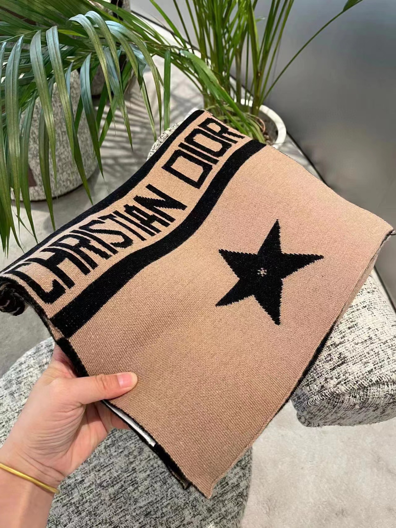 DI0R 五芒星ニットカシミヤスカーフ【50％割引+送料無料】