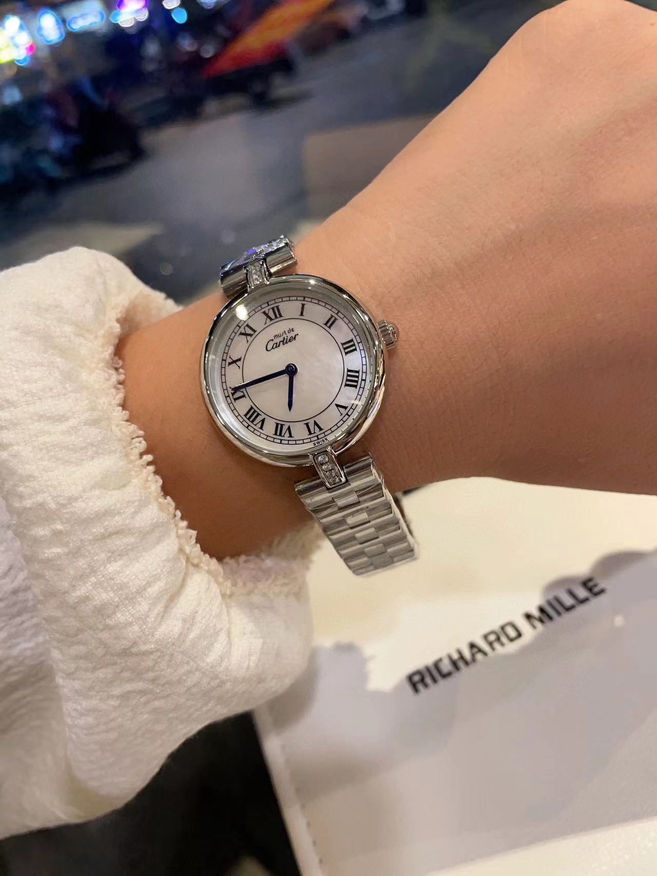 CART1ER シンプルなラウンドスチールバンドのレディース腕時計【50％割引+送料無料】