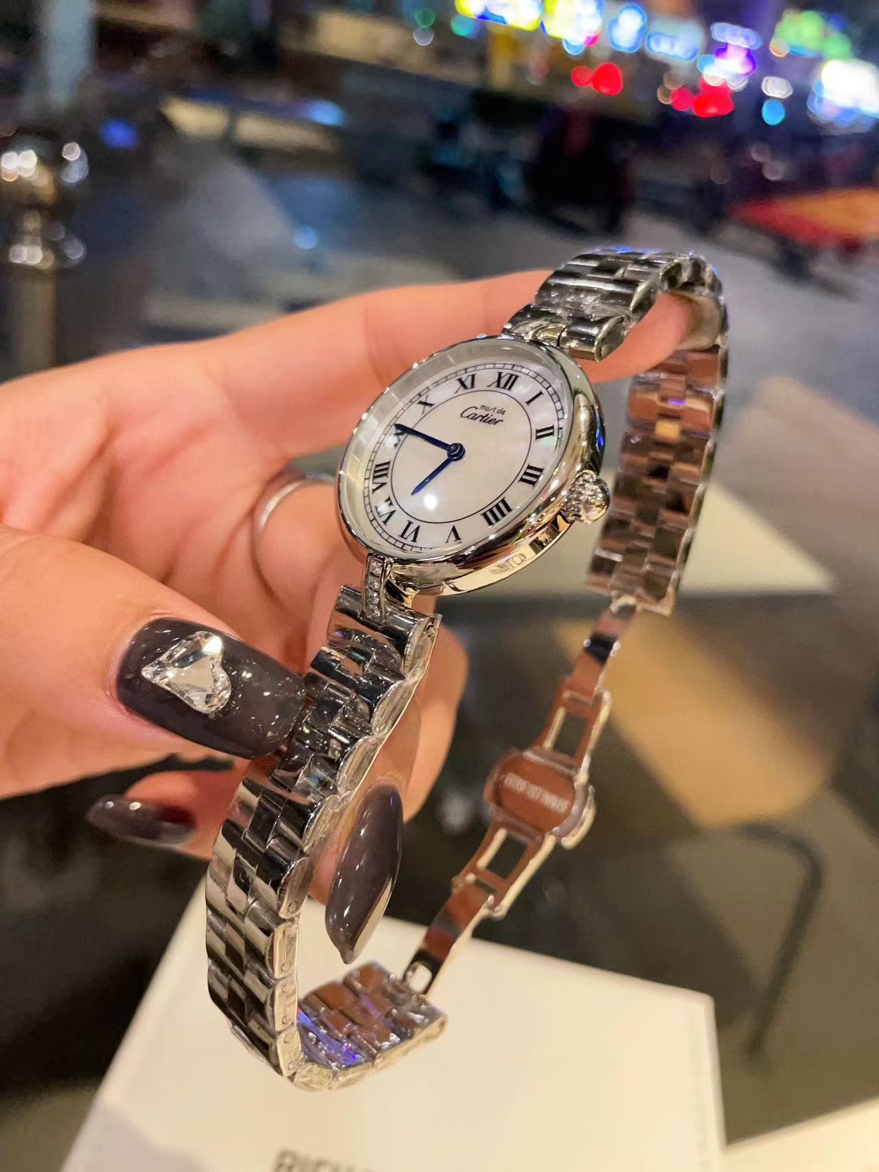 CART1ER シンプルなラウンドスチールバンドのレディース腕時計【50％割引+送料無料】