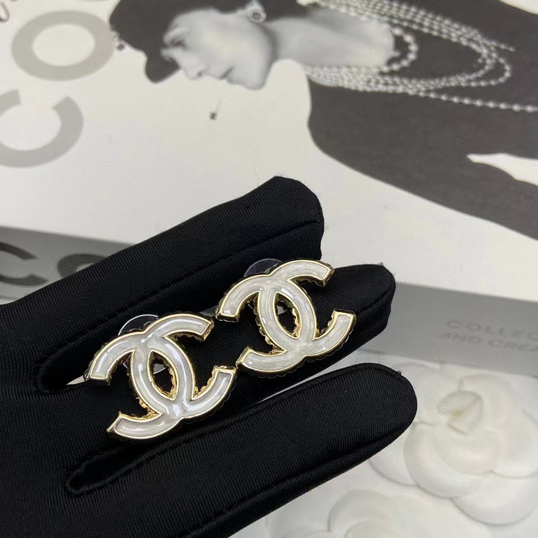 CHANE1 ホワイト ダブルC ピアス+ブローチ 2点セット【50％割引+送料無料】