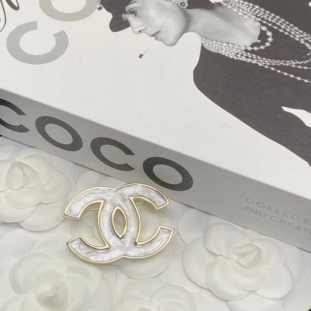 CHANE1 ホワイト ダブルC ピアス+ブローチ 2点セット【50％割引+送料無料】
