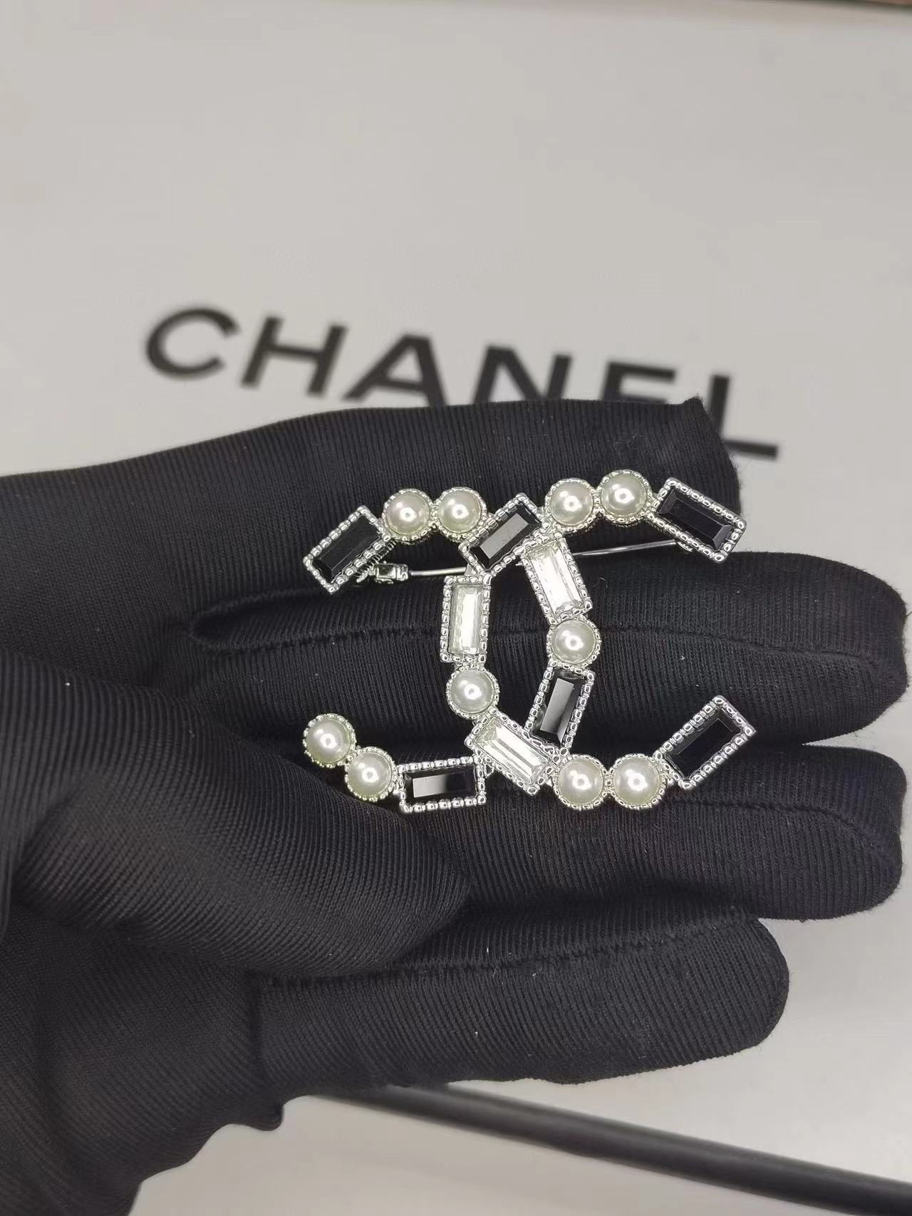 CHANE1 ダブルC ダイヤモンドブローチ【50％割引+送料無料】