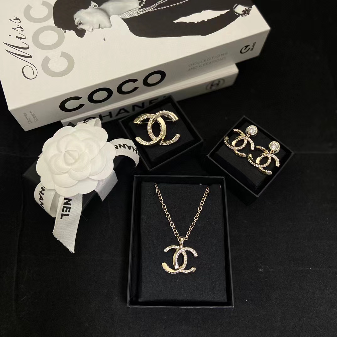 CHANE1 ダブルC ピアス/ブローチ/ネックレス【50％割引+送料無料】