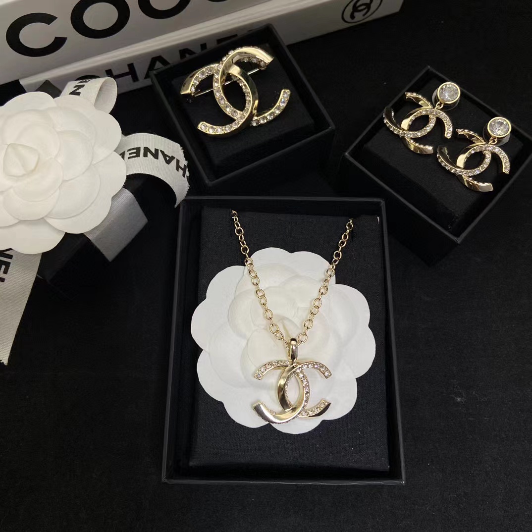 CHANE1 ダブルC ピアス/ブローチ/ネックレス【50％割引+送料無料】