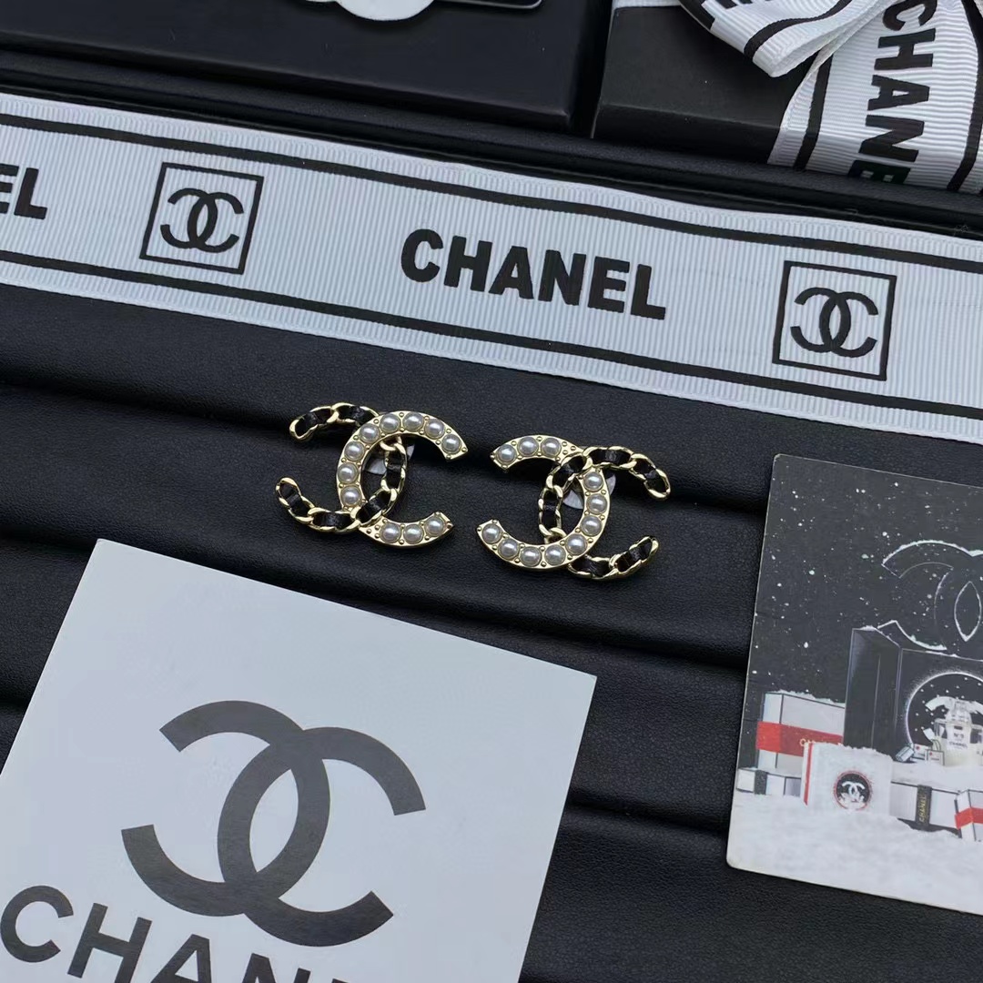 CHANE1 黒と白のダブル C スタッド ピアス【50％割引+送料無料】