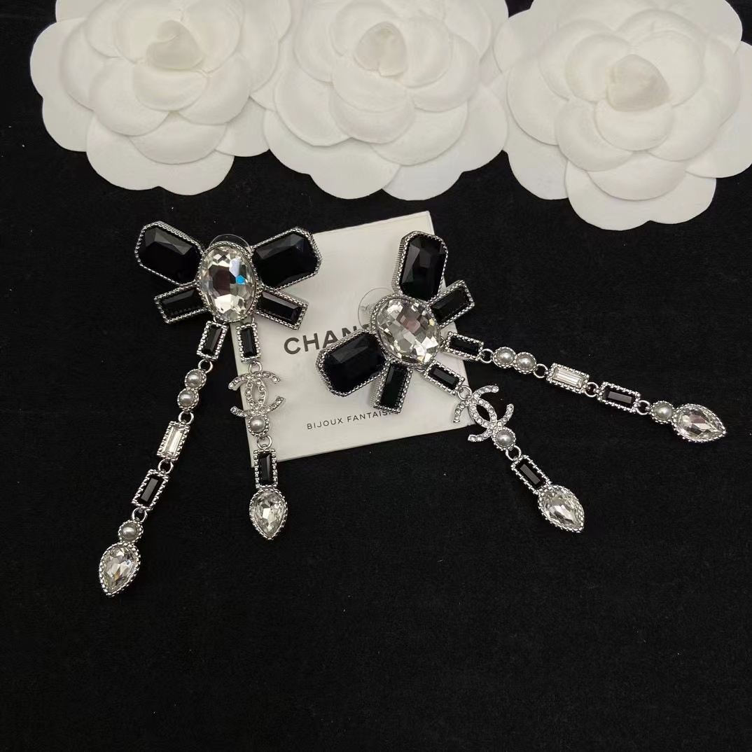 CHANE1 黒と白のダイヤモンド ボウ イヤリング【50％割引+送料無料】