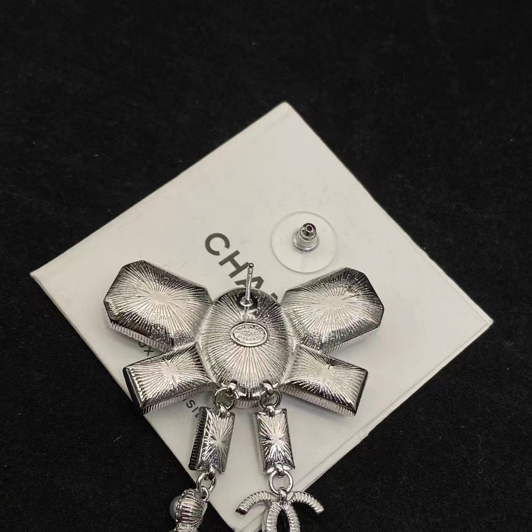 CHANE1 黒と白のダイヤモンド ボウ イヤリング【50％割引+送料無料】