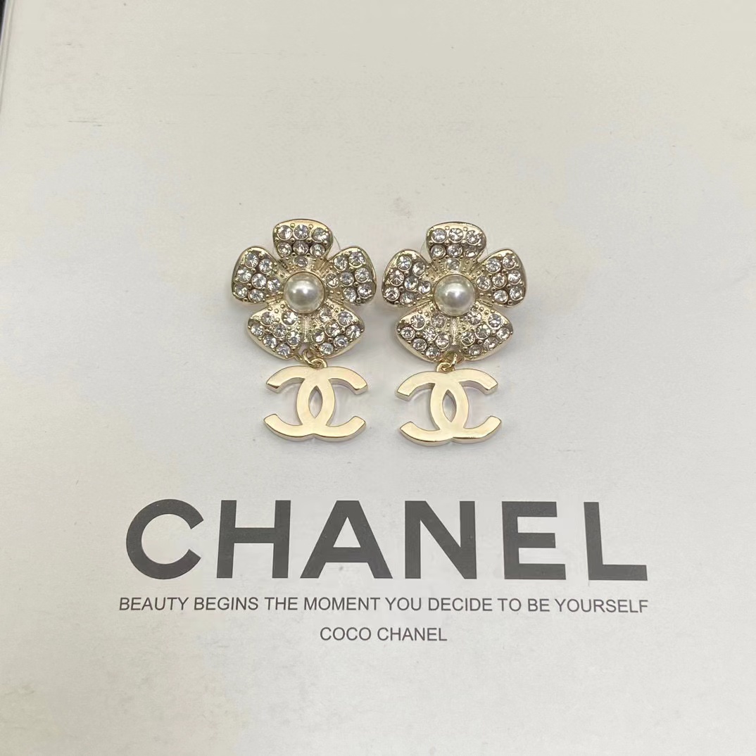 CHANE1 ファイブフラワー ダブルC パール スタッド ピアス【50％割引+送料無料】