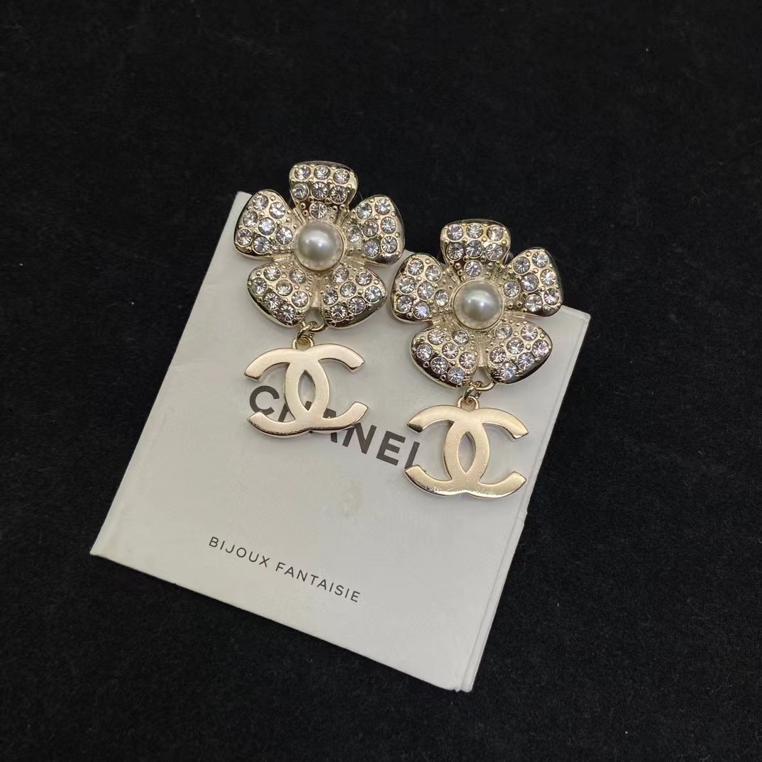 CHANE1 ファイブフラワー ダブルC パール スタッド ピアス【50％割引+送料無料】