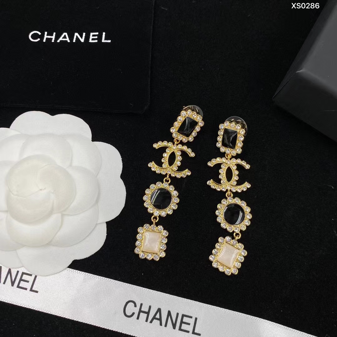 CHANE1 ダイヤモンド ダブル C レトロ スタッド ピアス【50％割引+送料無料】