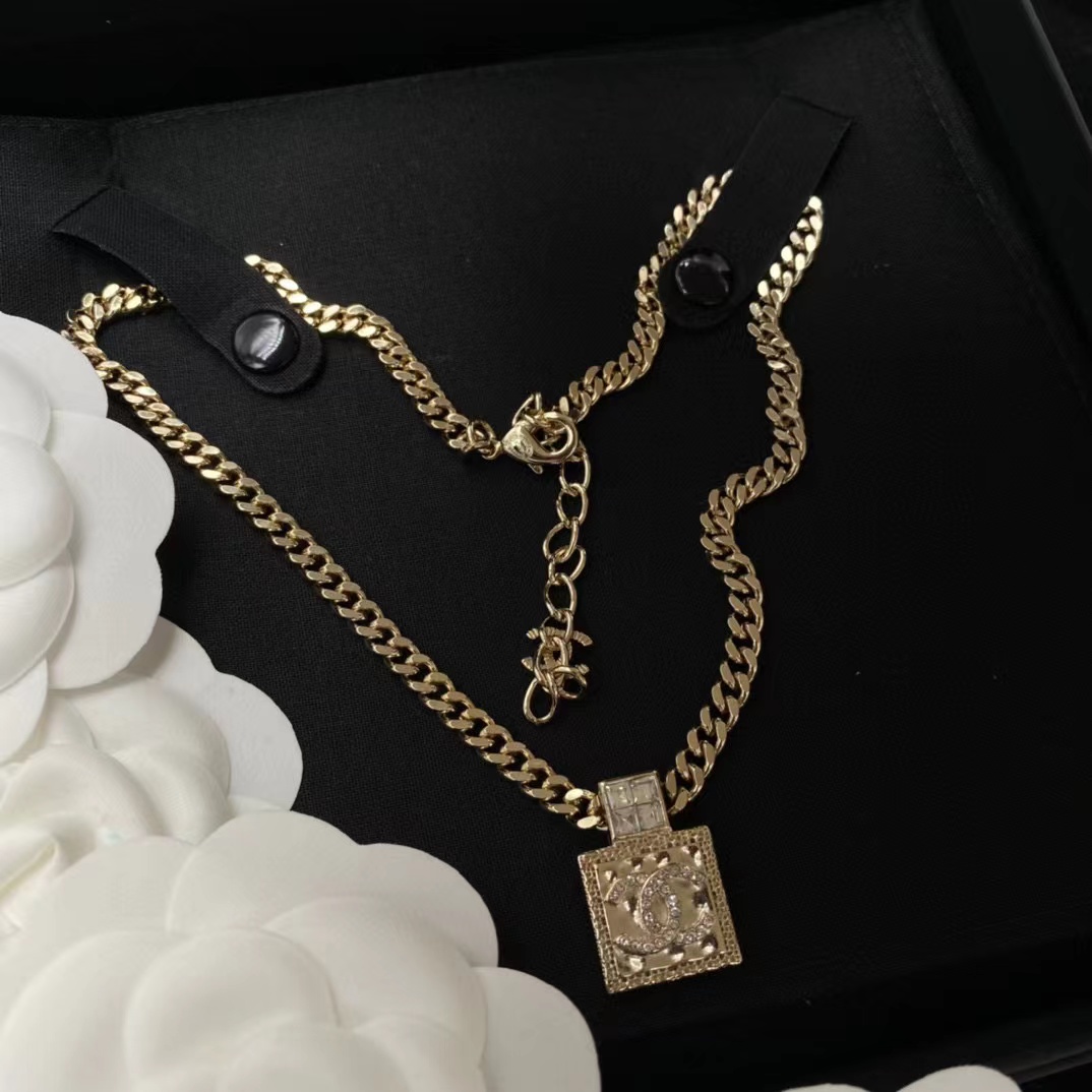 CHANE1 ダブルC スクエアネックレス【50％割引+送料無料】