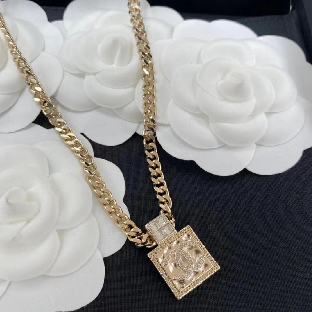 CHANE1 ダブルC スクエアネックレス【50％割引+送料無料】