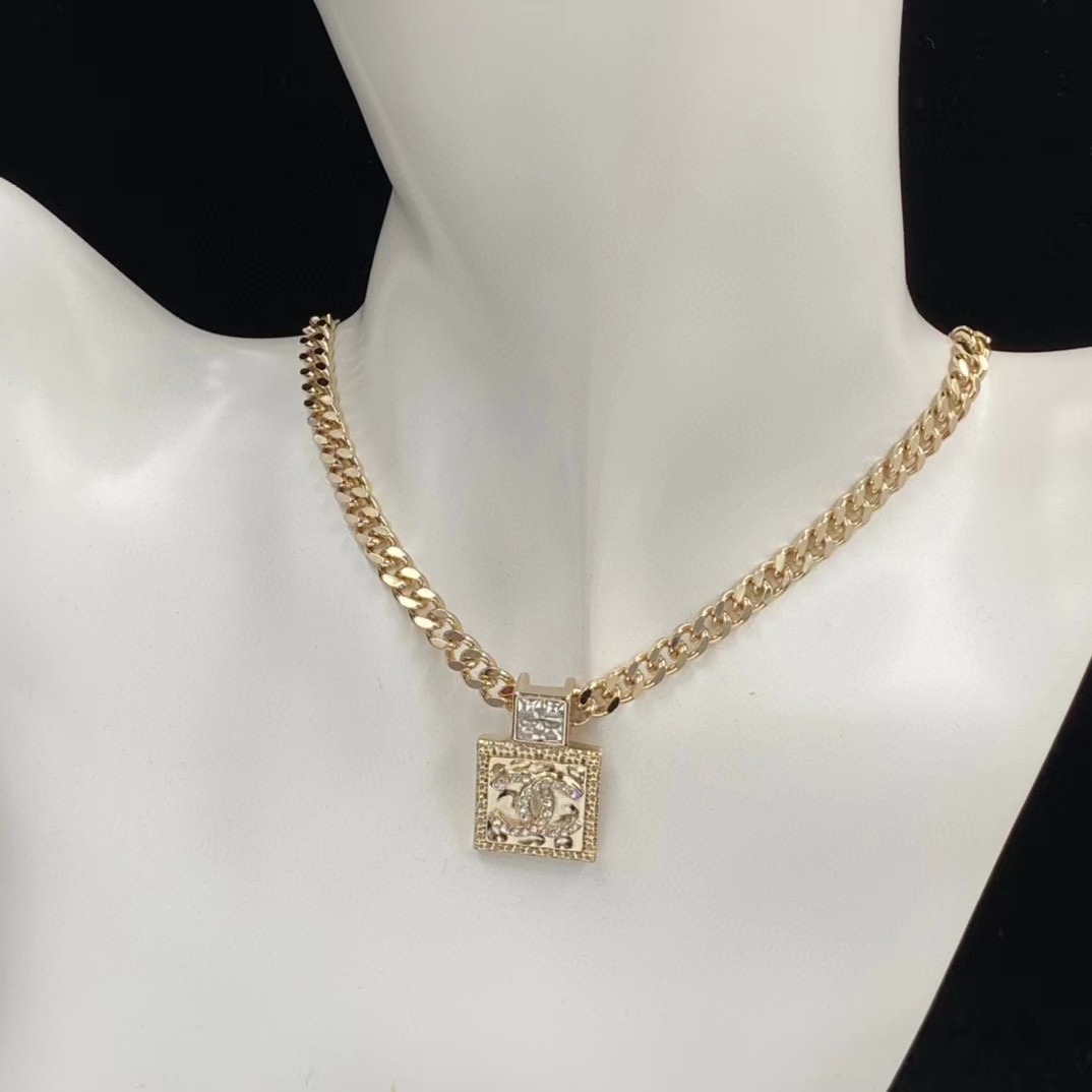 CHANE1 ダブルC スクエアネックレス【50％割引+送料無料】