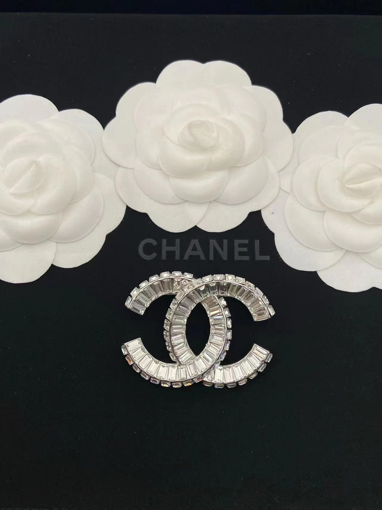 CHANE1 ダイヤモンド ダブルC ブローチ【50％割引+送料無料】