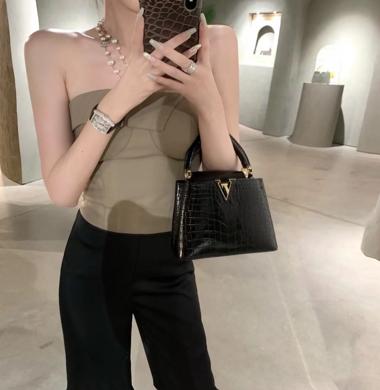 LV  Capucines クロコダイルプリント ハンドバッグ【50％割引+送料無料】