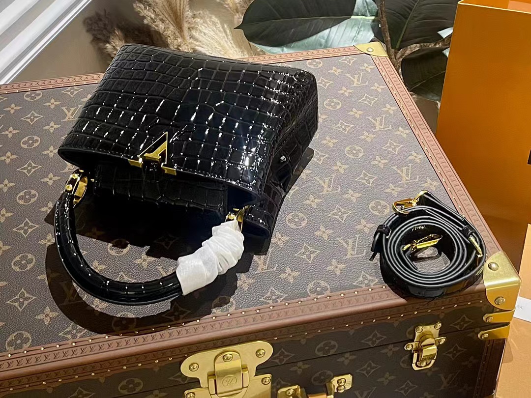 LV  Capucines クロコダイルプリント ハンドバッグ【50％割引+送料無料】