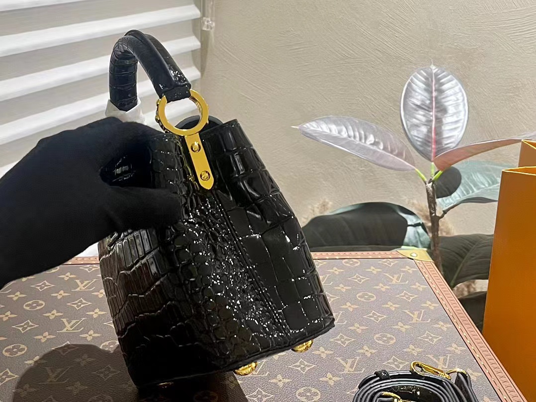 LV  Capucines クロコダイルプリント ハンドバッグ【50％割引+送料無料】