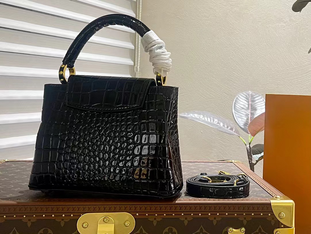 LV  Capucines クロコダイルプリント ハンドバッグ【50％割引+送料無料】