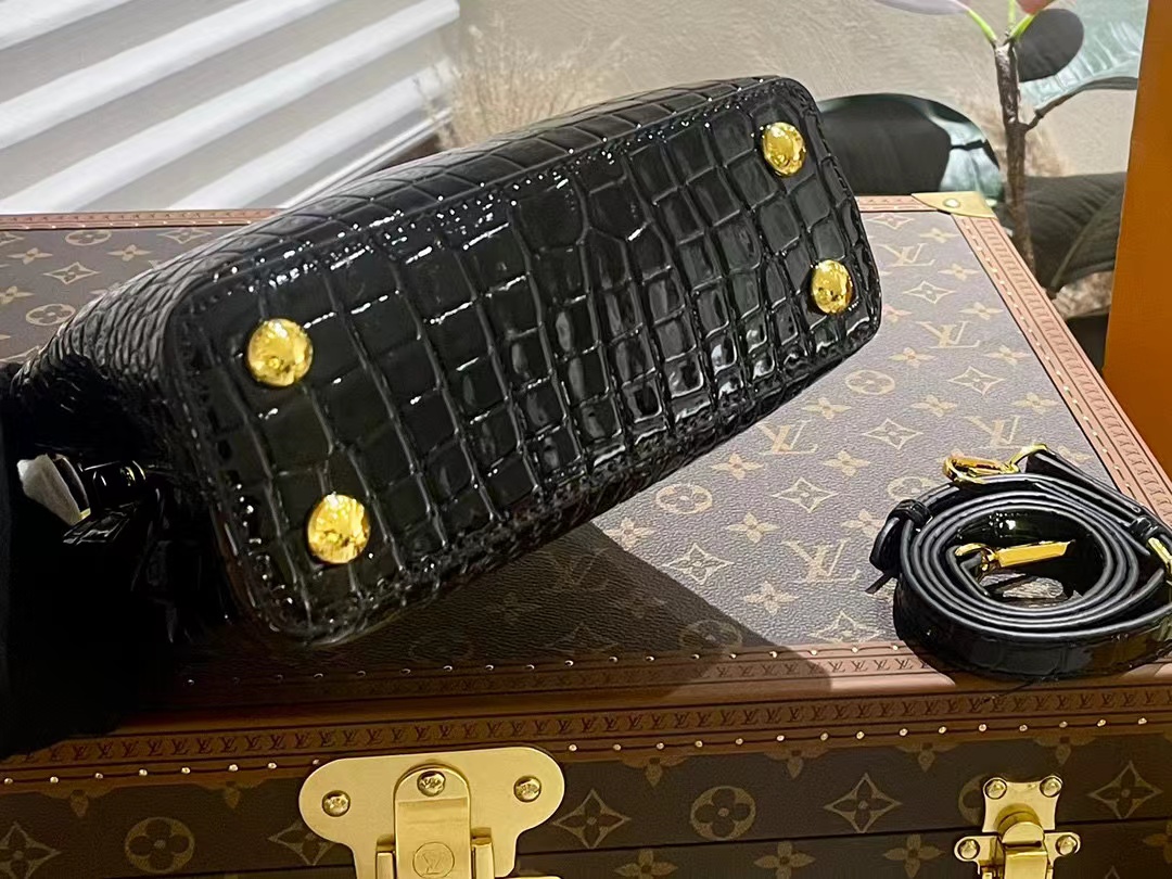 LV  Capucines クロコダイルプリント ハンドバッグ【50％割引+送料無料】
