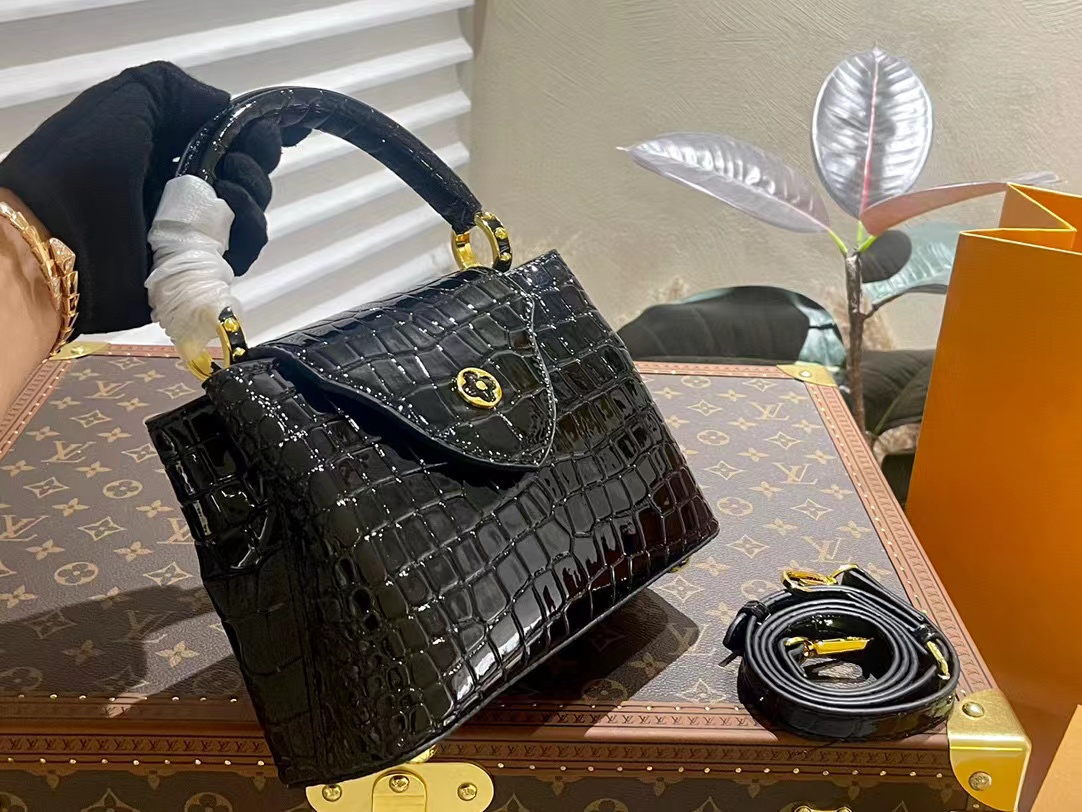 LV  Capucines クロコダイルプリント ハンドバッグ【50％割引+送料無料】