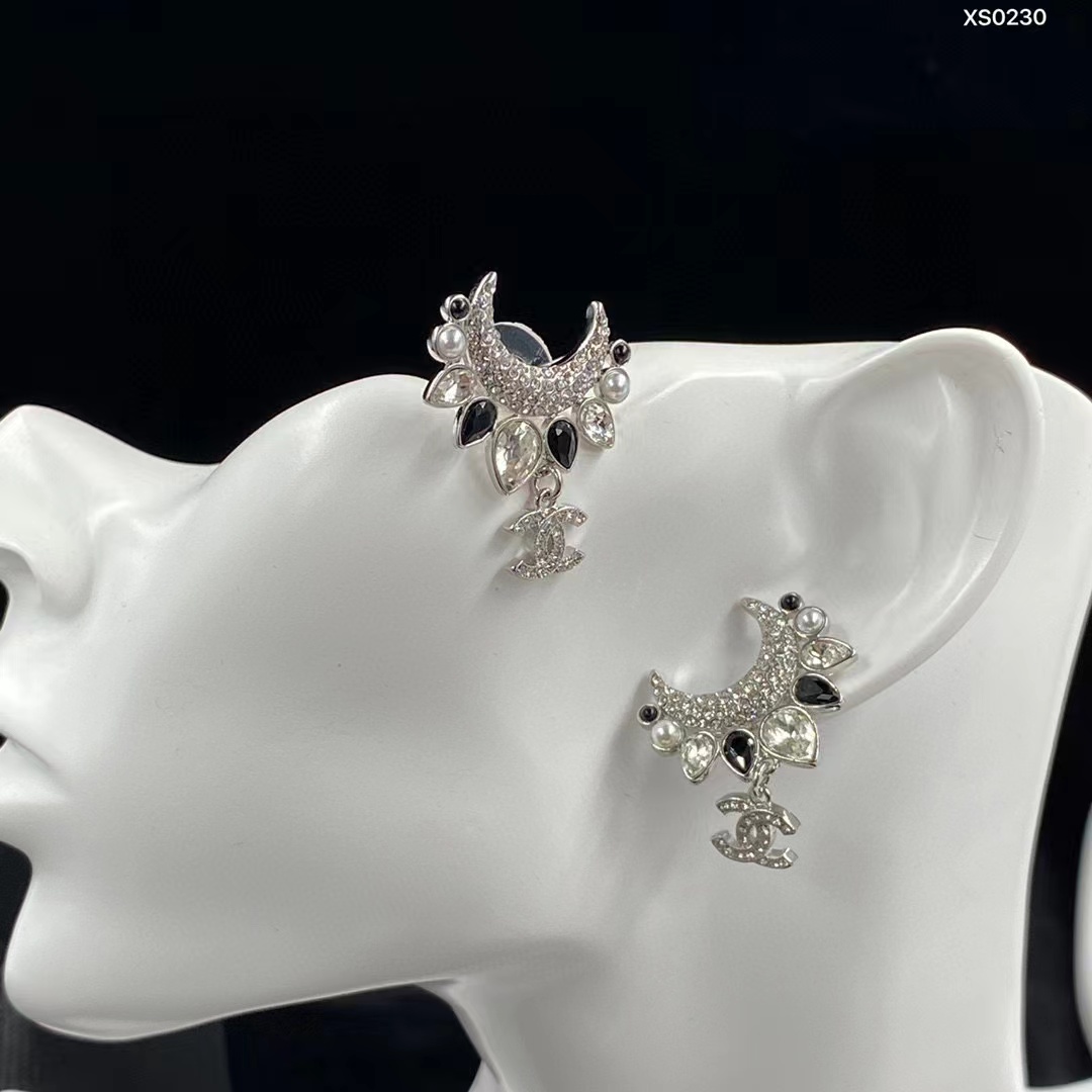 CHANE1 ムーン ダブル C ダイヤモンド スタッド ピアス【50％割引+送料無料】