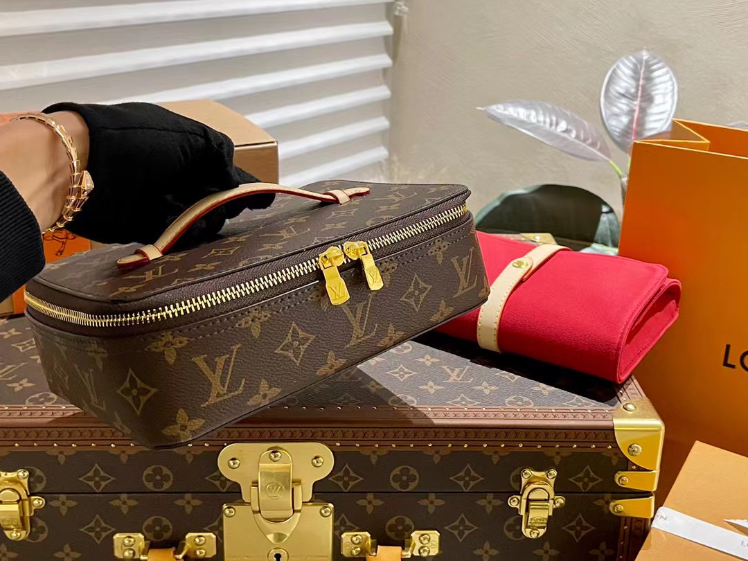 LV nice 化粧品バッグ【50％割引+送料無料】