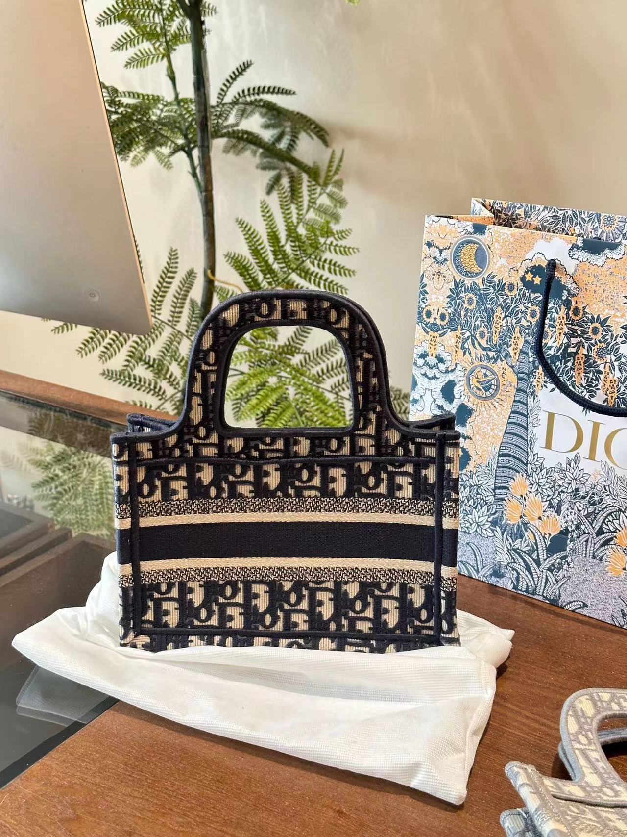 DI0R  刺繍ハンドバッグ【50％割引+送料無料】