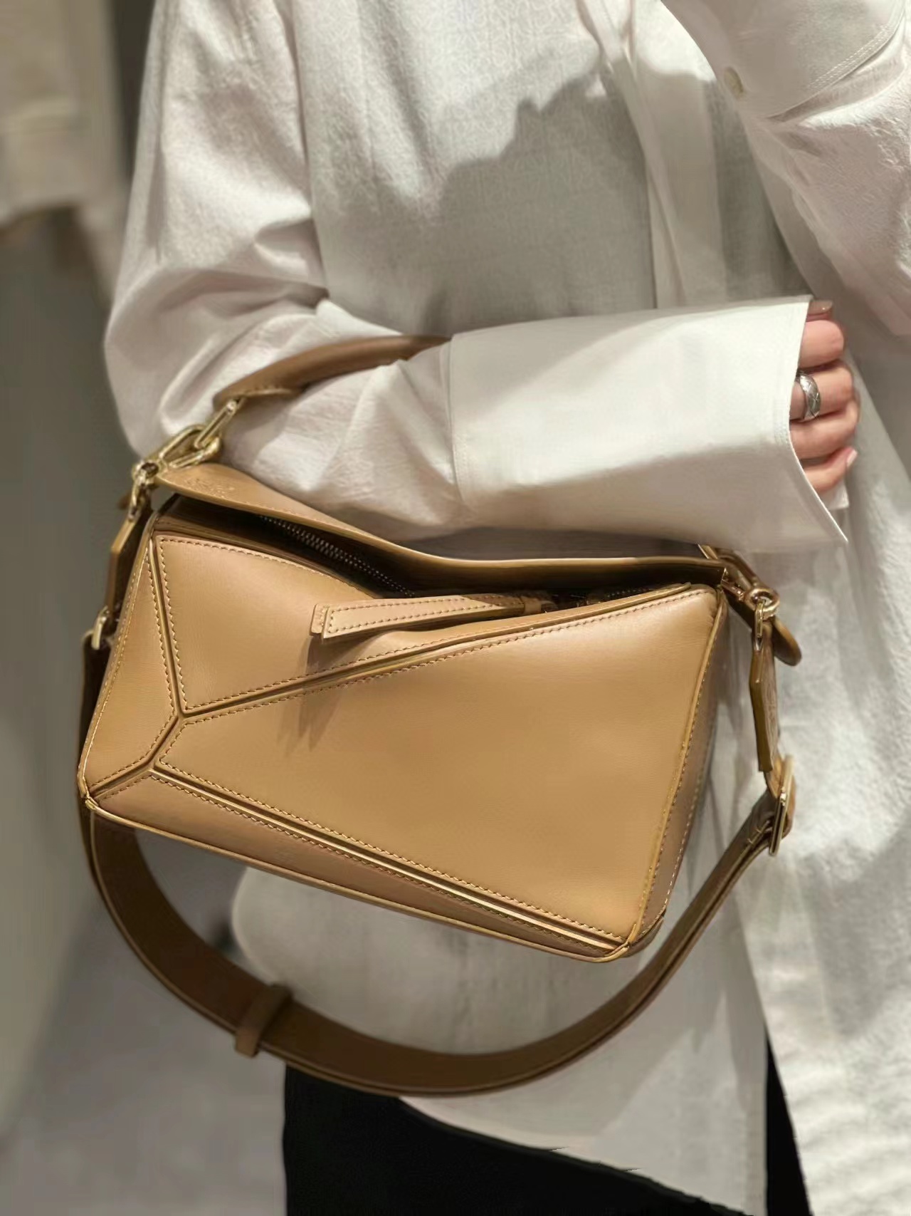 LOWEW  ショルダーストラップ付きクロスボディバッグ【50％割引+送料無料】