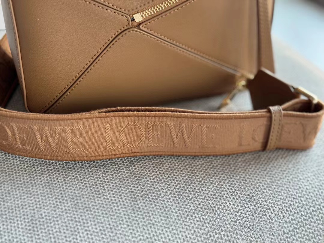 LOWEW  ショルダーストラップ付きクロスボディバッグ【50％割引+送料無料】