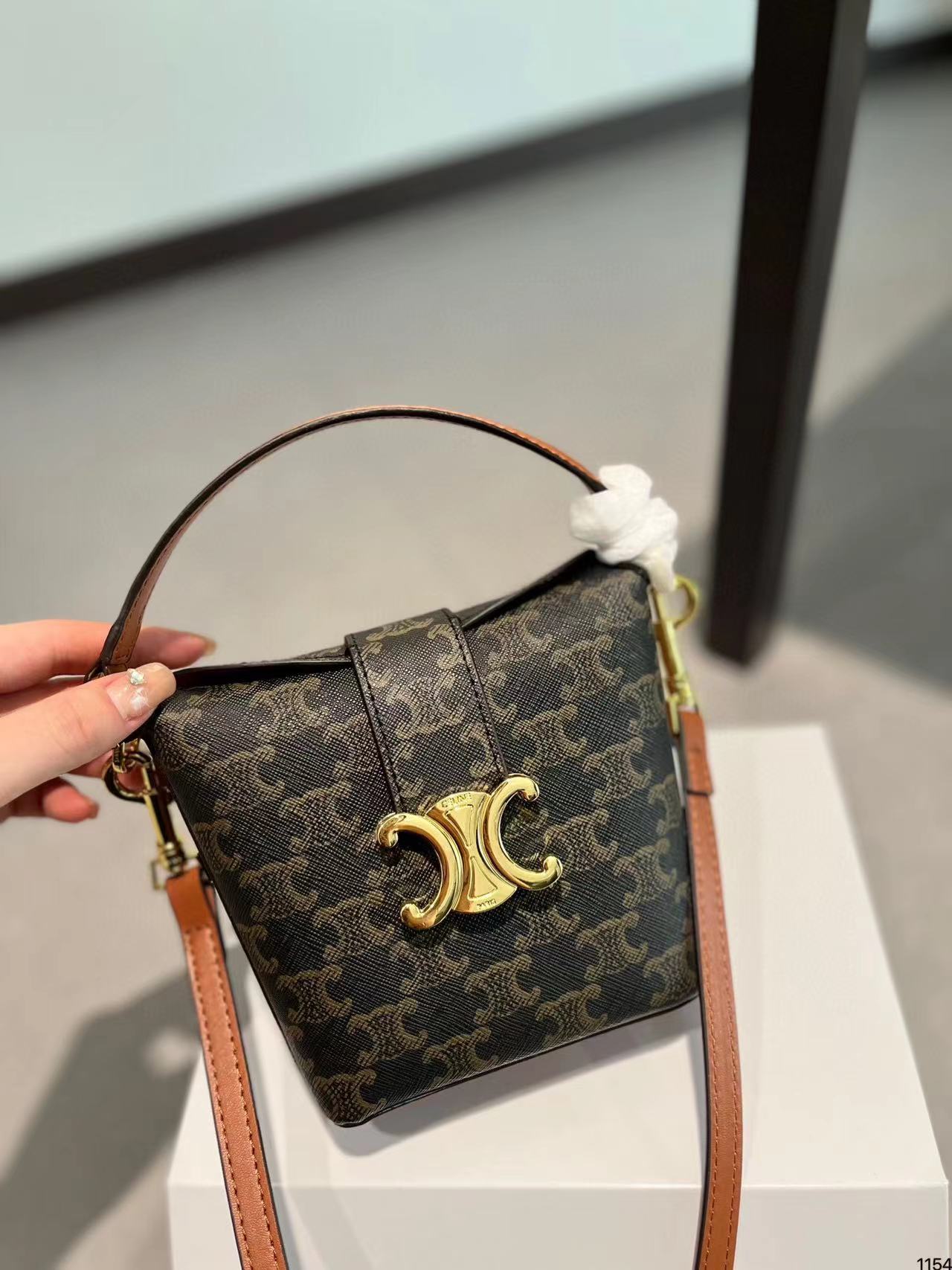 CEL1NE TRIOMPHE 凱旋門 バケットバッグ【50％割引+送料無料】