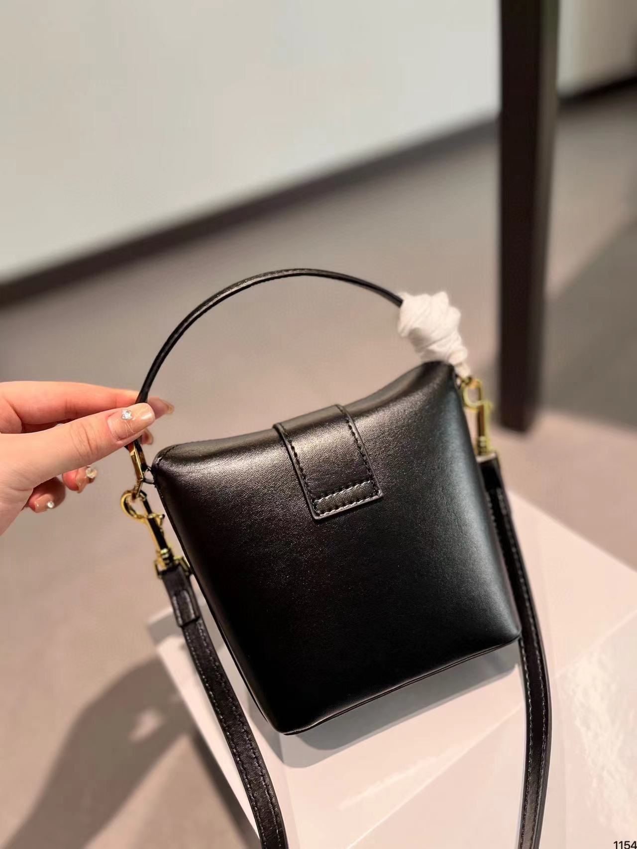 CEL1NE TRIOMPHE 凱旋門 バケットバッグ【50％割引+送料無料】