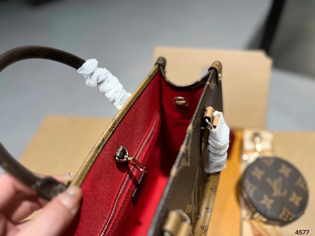 LV onthego 老眼ハンドバッグ【50％割引+送料無料】