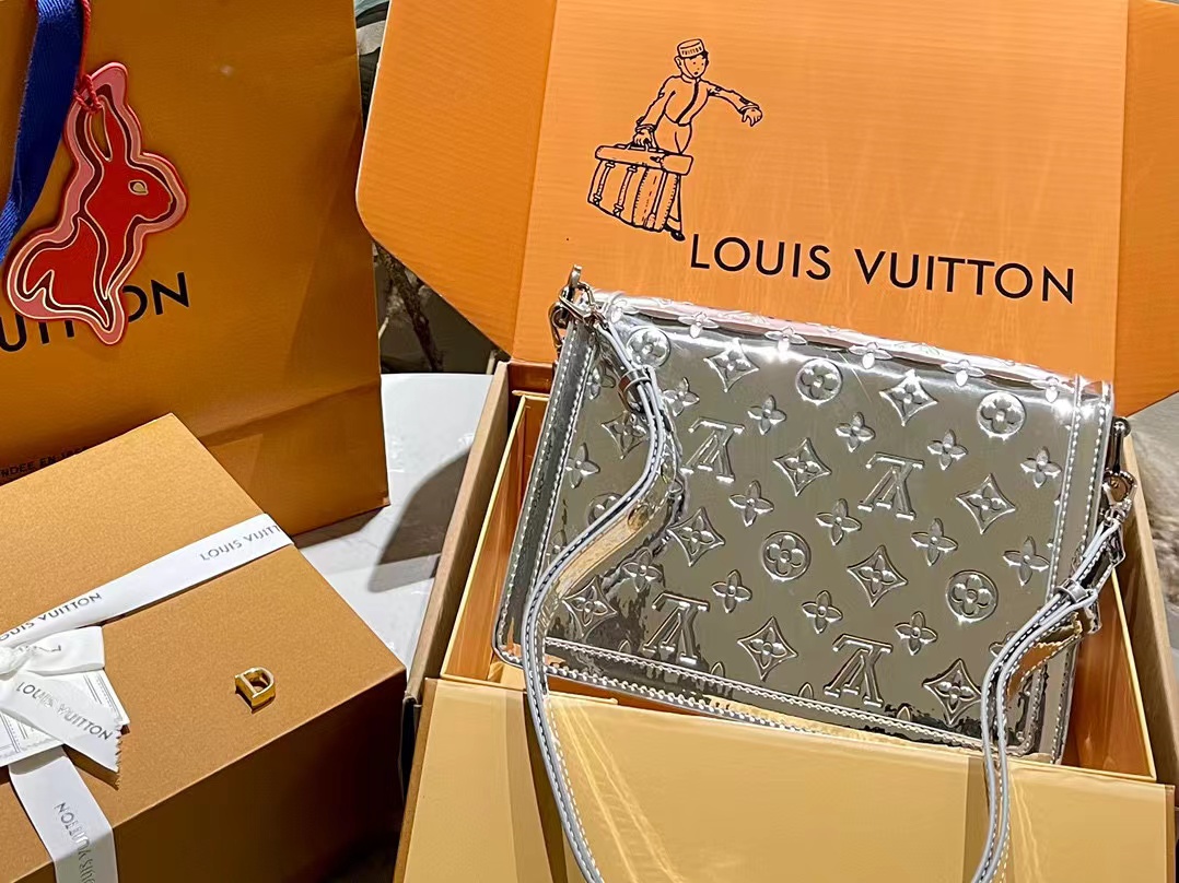 LV  dauphine 牛革ショルダークロスボディバッグ【50％割引+送料無料】