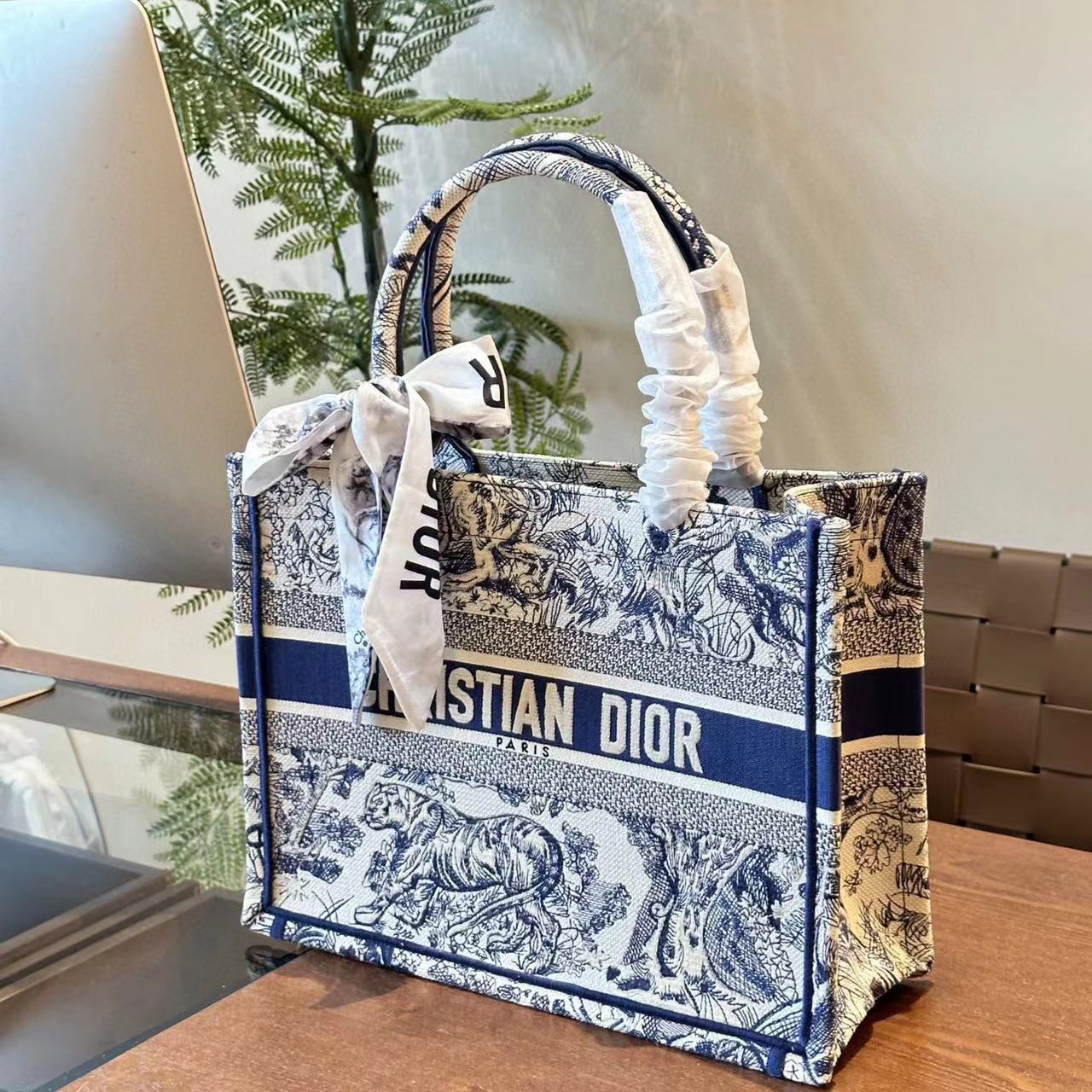 DI0R book tote 刺繍入りハンドバッグ【50％割引+送料無料】