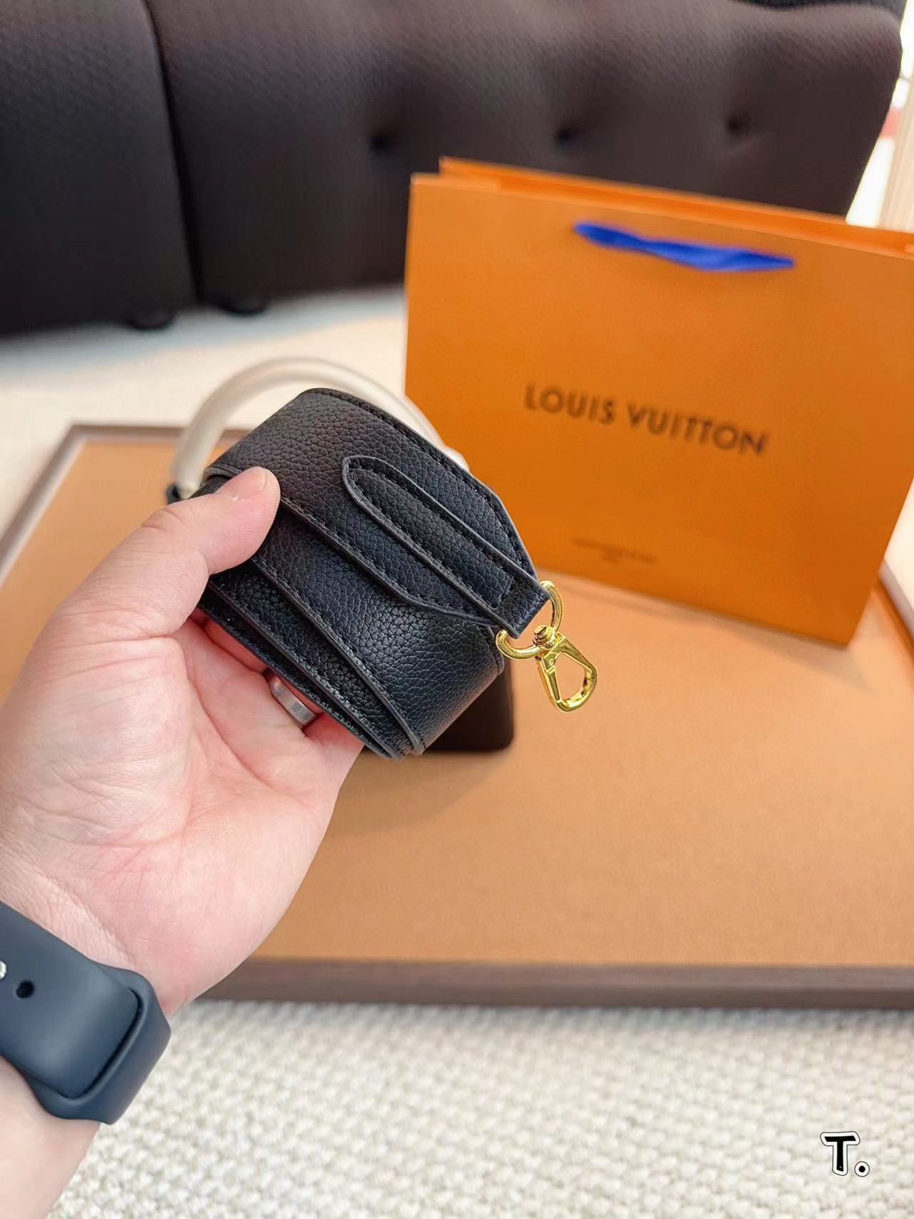 Lv capucines 手持ちクロスボディバッグ【50％割引+送料無料】