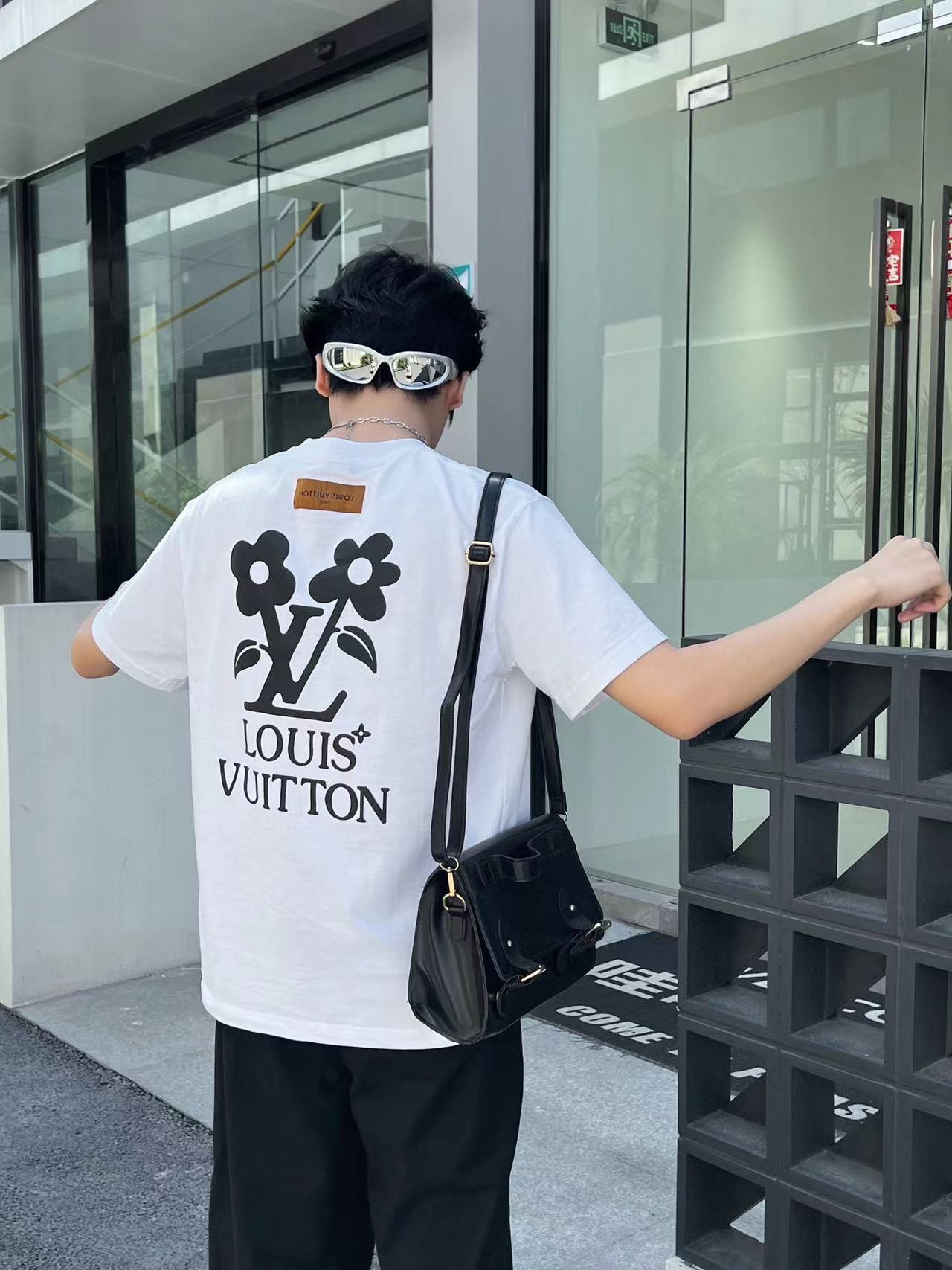 LV  プリントグラフィックTシャツ【 50％割引+送料無料】