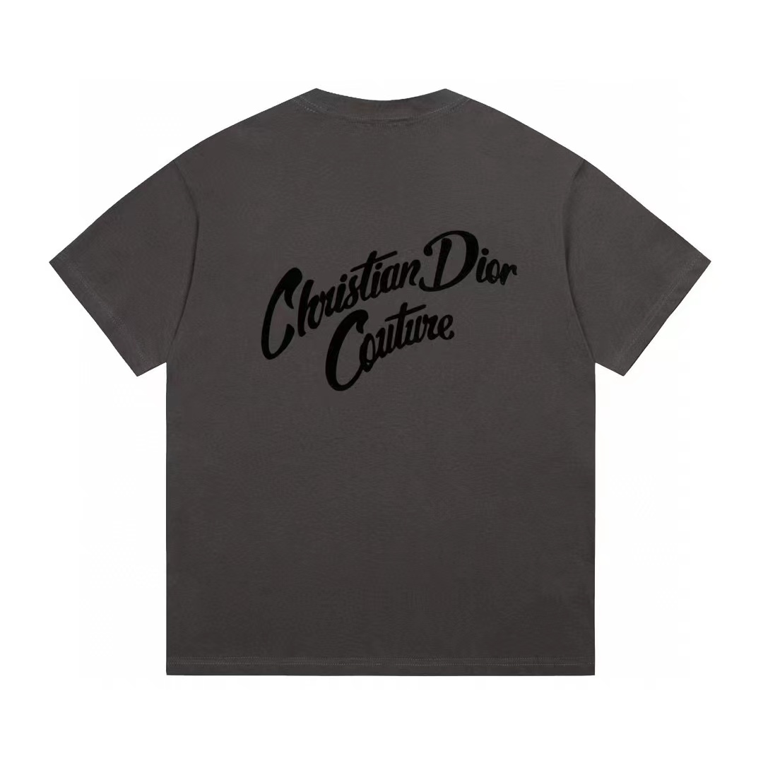 D1OR  ロゴ刺繍Tシャツ【 50％割引+送料無料】