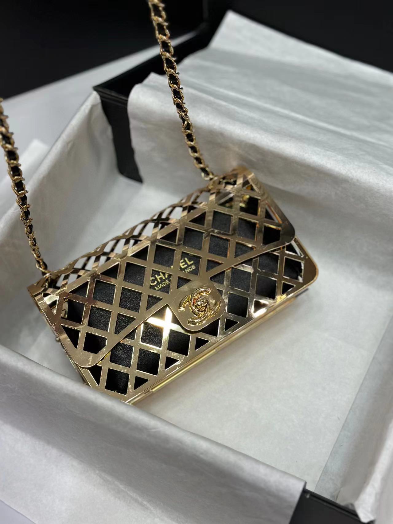 CHANE1 メタル中空イブニングバッグ【50％割引+送料無料】